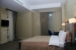 Отель Rose Inn Hotel Baku Баку Семейный номер с балконом-2