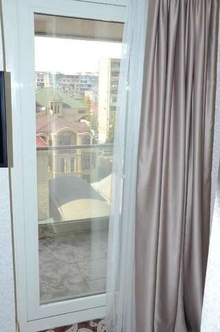 Отель Rose Inn Hotel Baku Баку Семейный номер с балконом-12